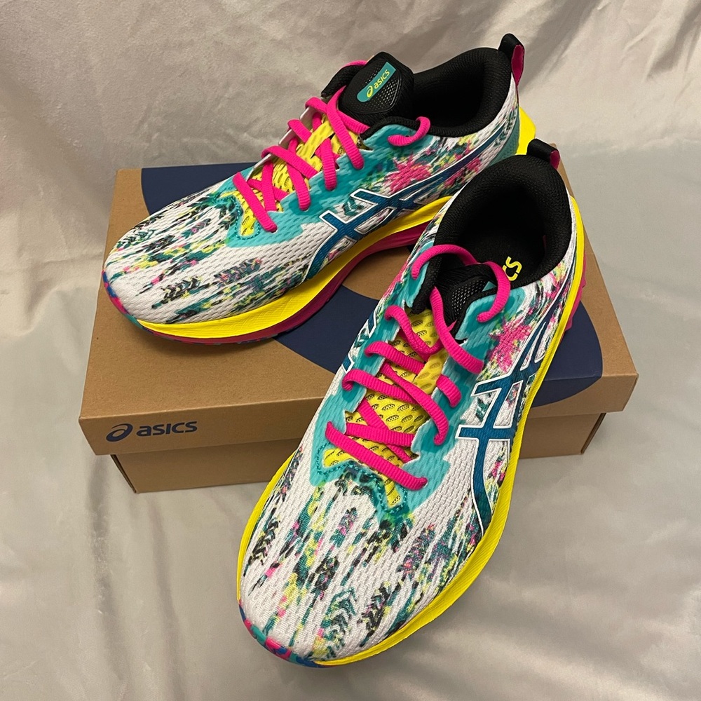 Women’s ASICS Novablast 2 Running Shoes Size 8.5